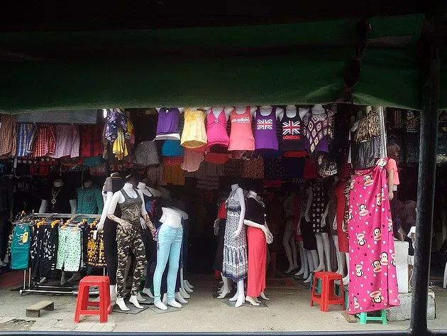 Operating a fashion shop (only for women) at home